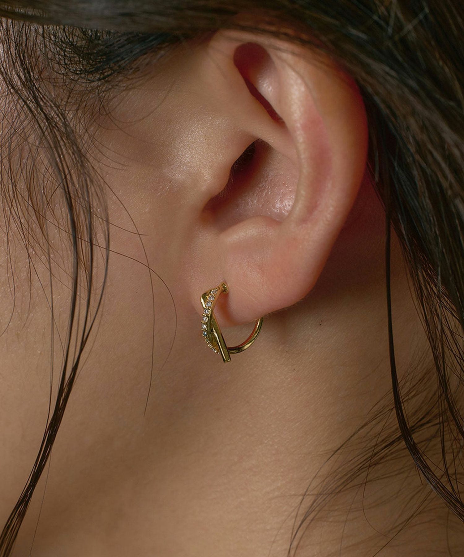 クロスラインフープチタンポストピアス