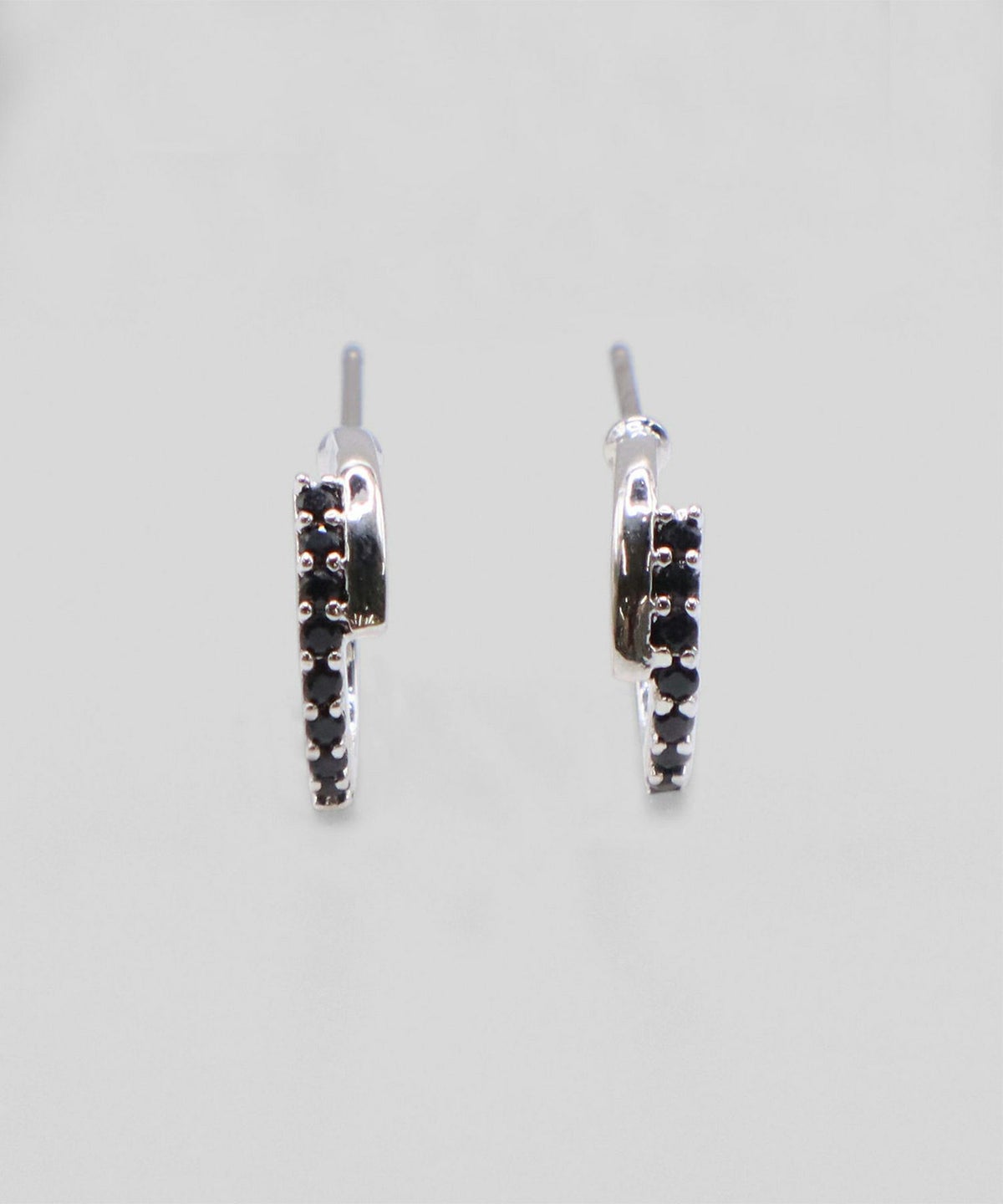 ストーンラインフープチタンポストピアス