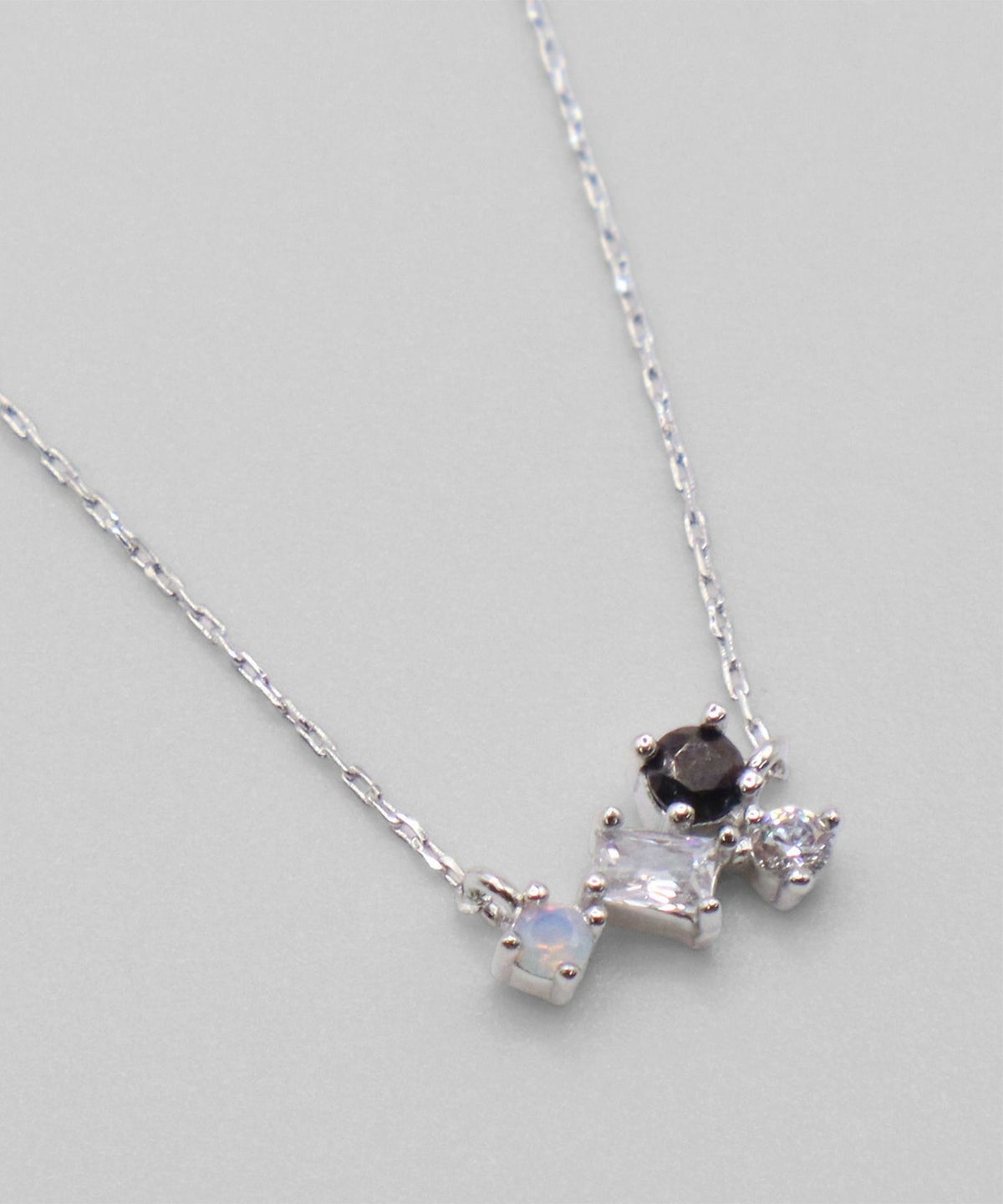 ブラックホワイトミックスストーンネックレス