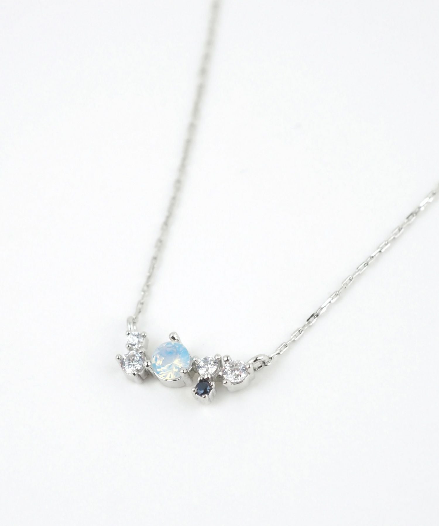 ホワイトラウンドストーンミックスラインネックレス