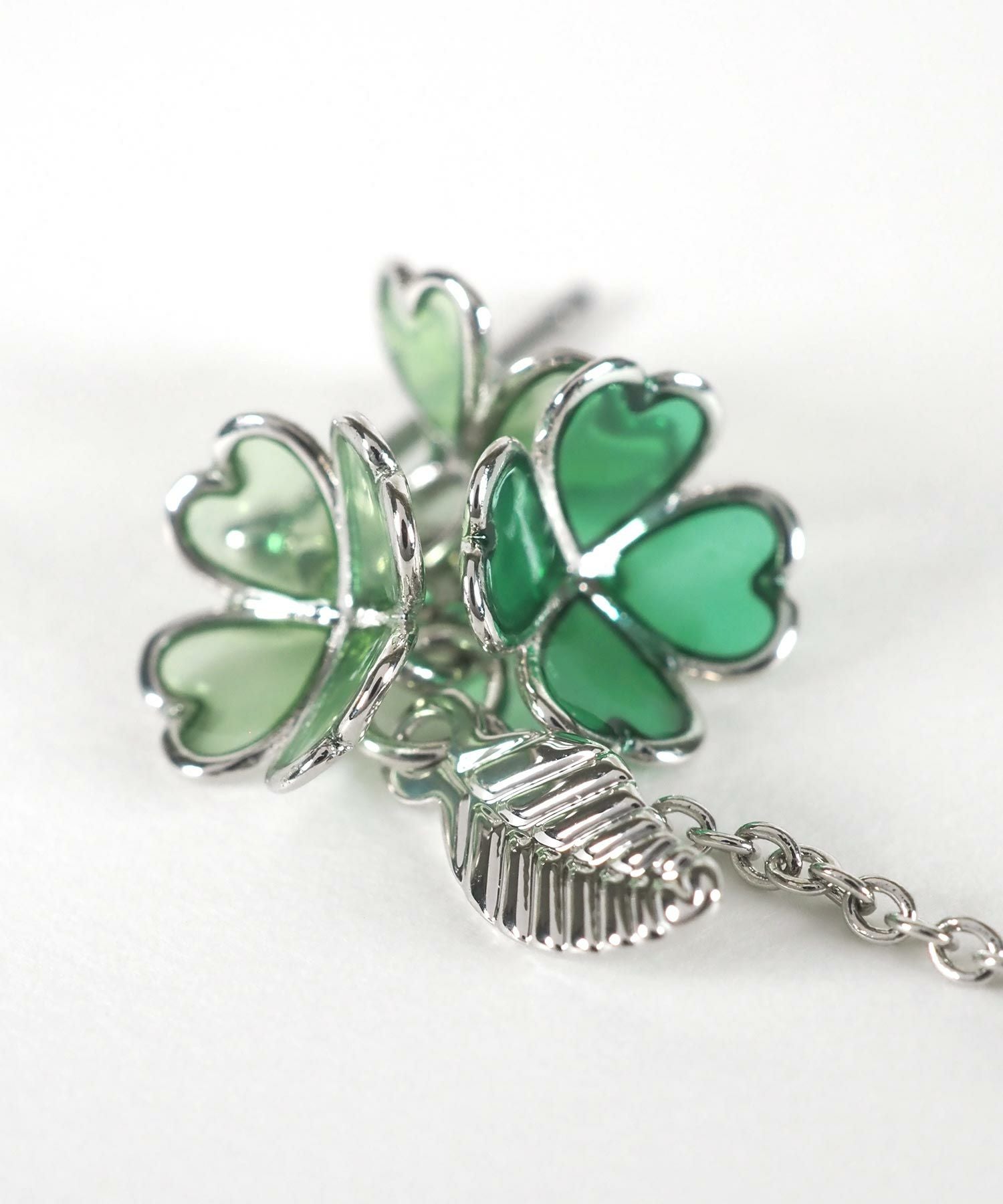 クローバーチェーンチタンポストピアス