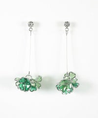 クローバーブーケチタンポストピアス