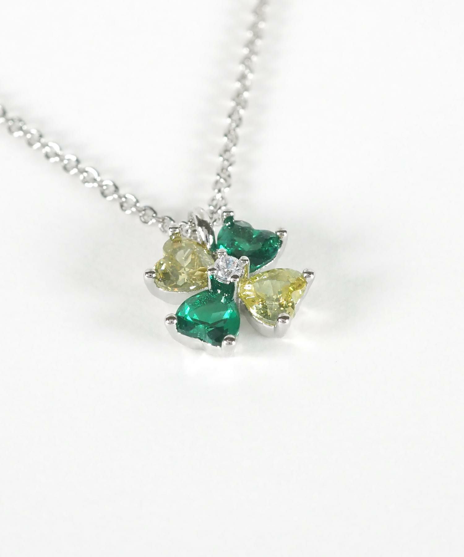 クローバービジューペンダント