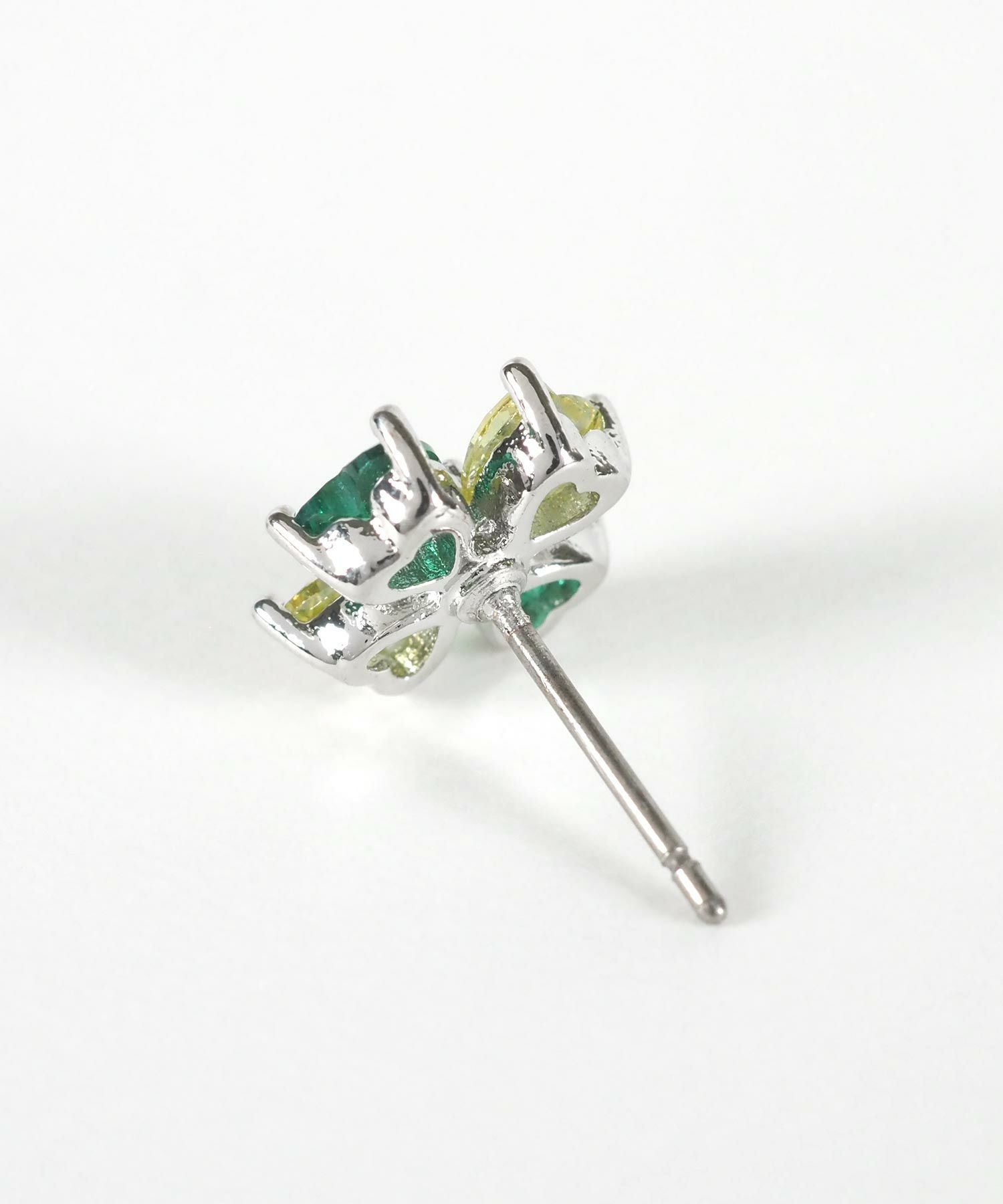 クローバービジューチタンポストピアス