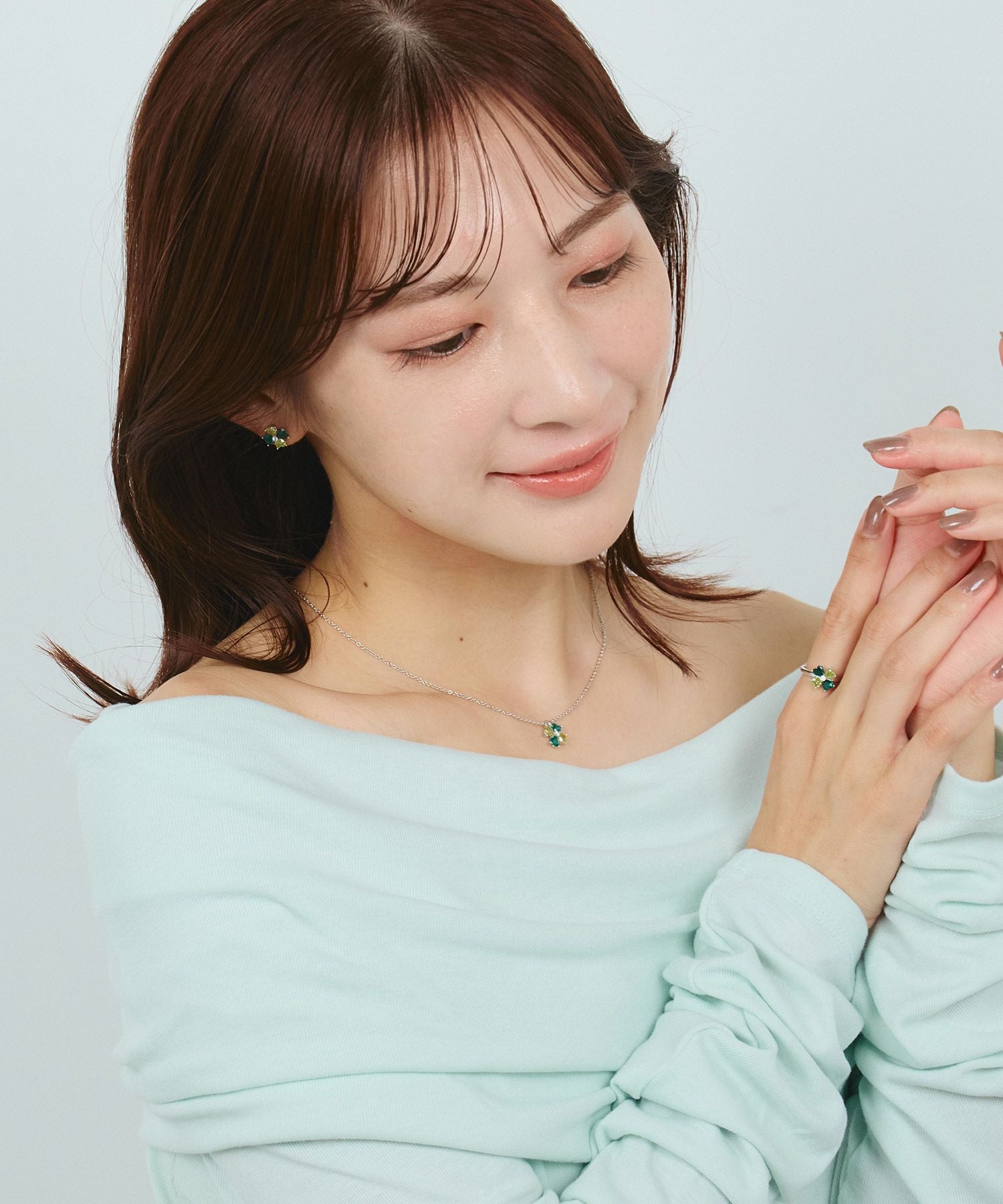 クローバービジューチタンポストピアス