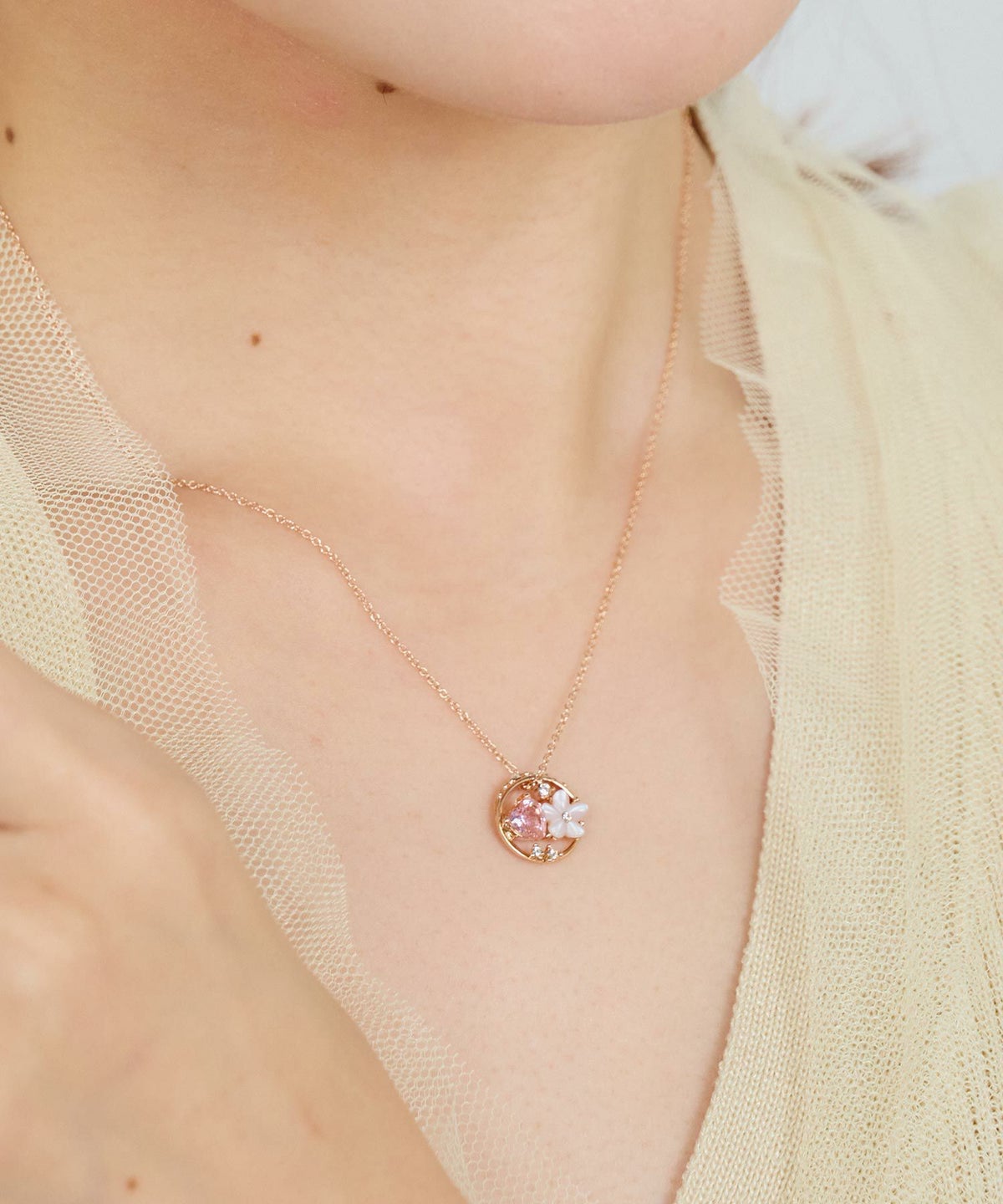 ピンク蝶貝フラワーハートラウンドネックレス