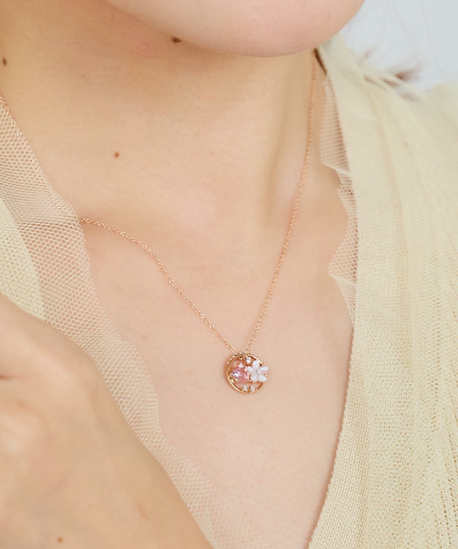 ピンク蝶貝フラワーハートラウンドネックレス