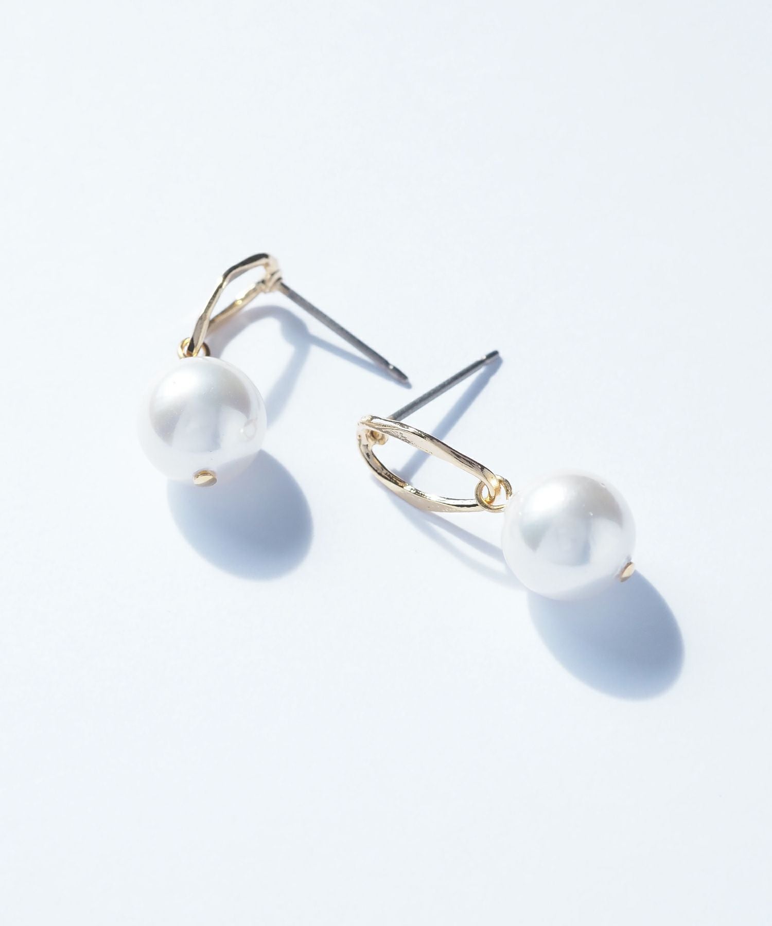 オーバルメタルラインパールピュアチタンポストピアス【ISS】