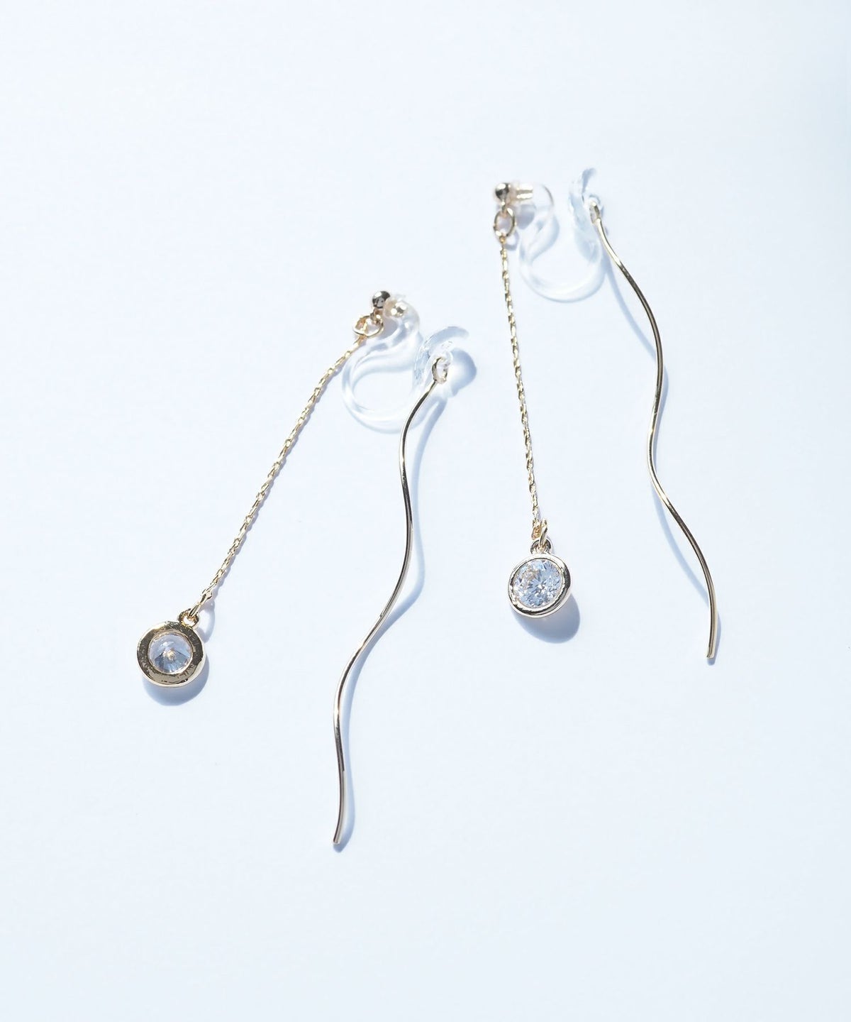 スウェイサークルウェーブ樹脂ノンホールイヤリング【ISS】