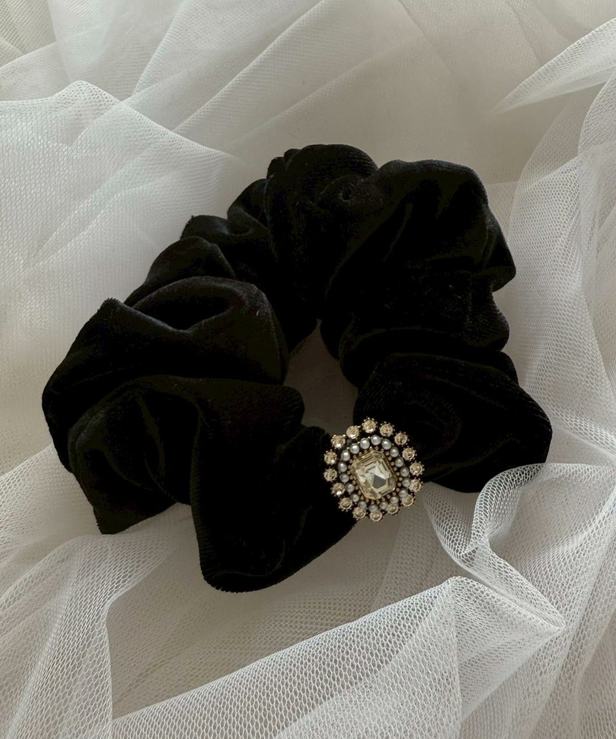 ビジュー付きベロアシュシュ【Grace】