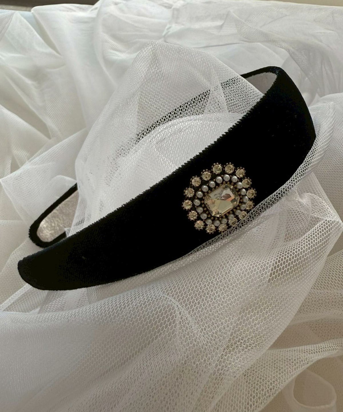 ビジュー付きベロアカチューシャ【Grace】