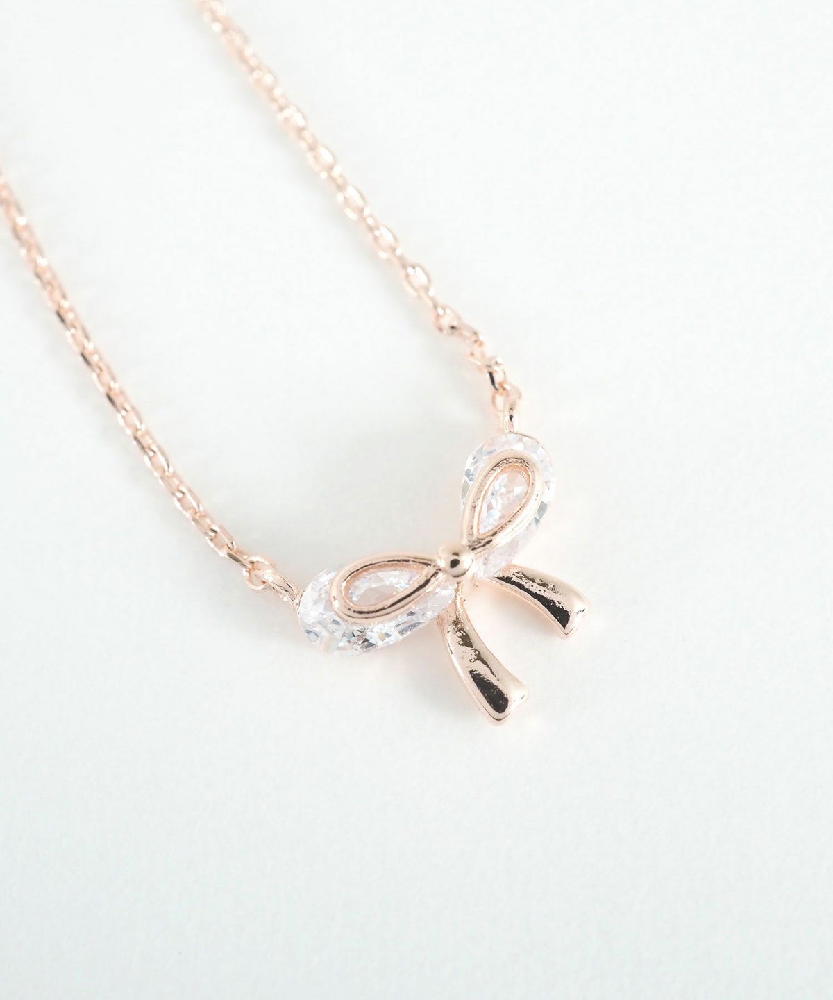 キュービックメタリックリボンネックレス