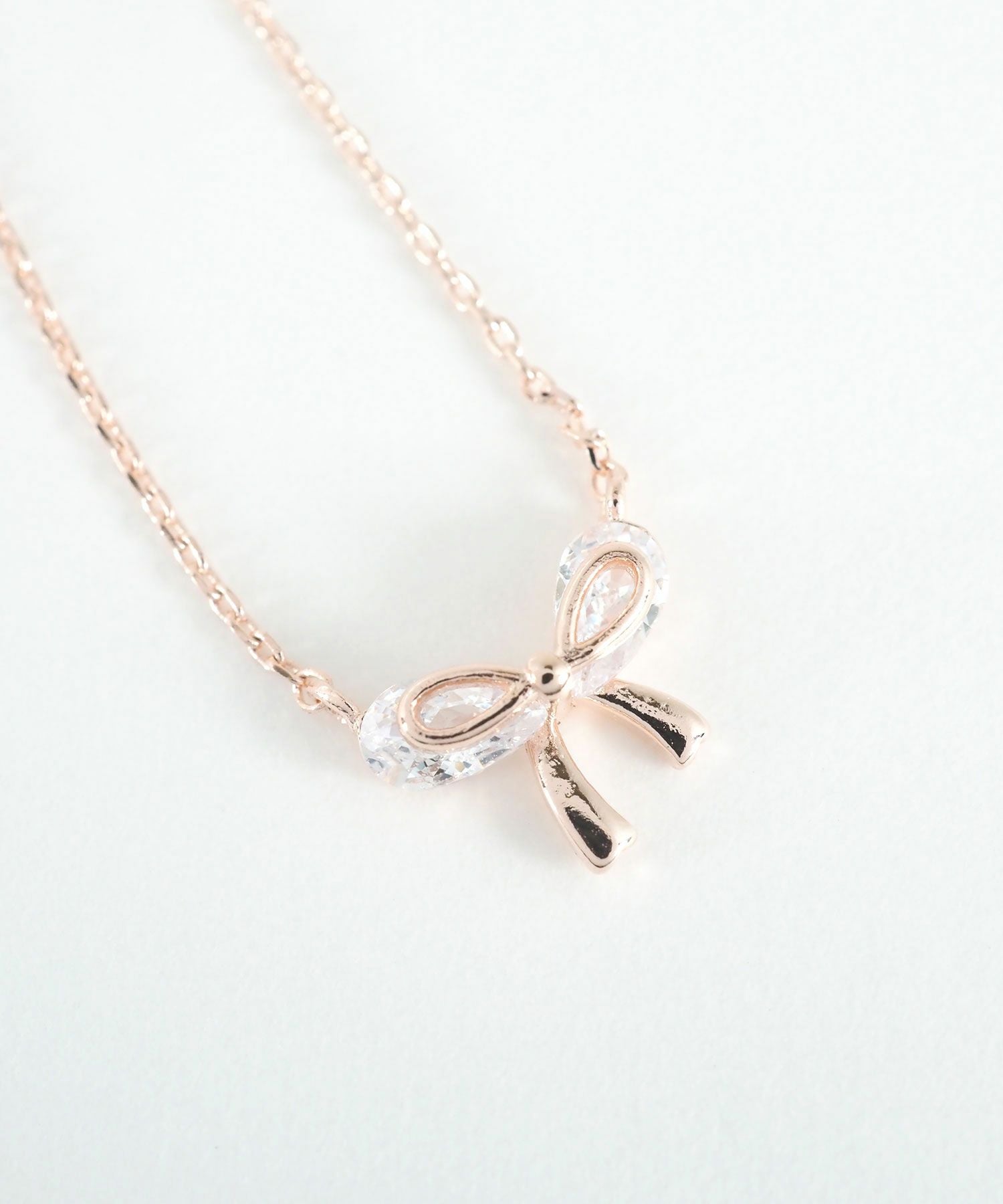 キュービックメタリックリボンネックレス