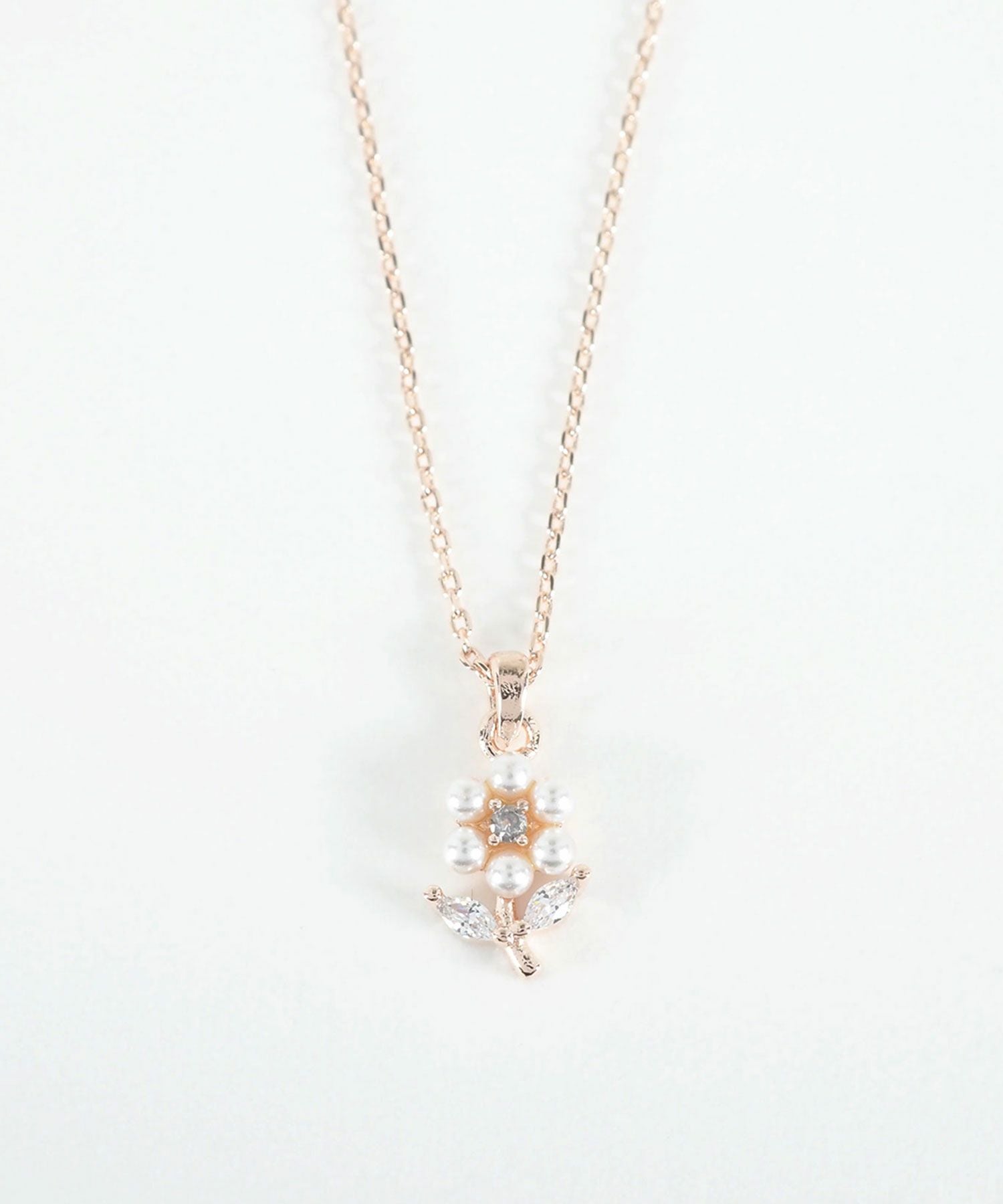 パールフルールネックレス