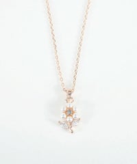 パールフルールネックレス