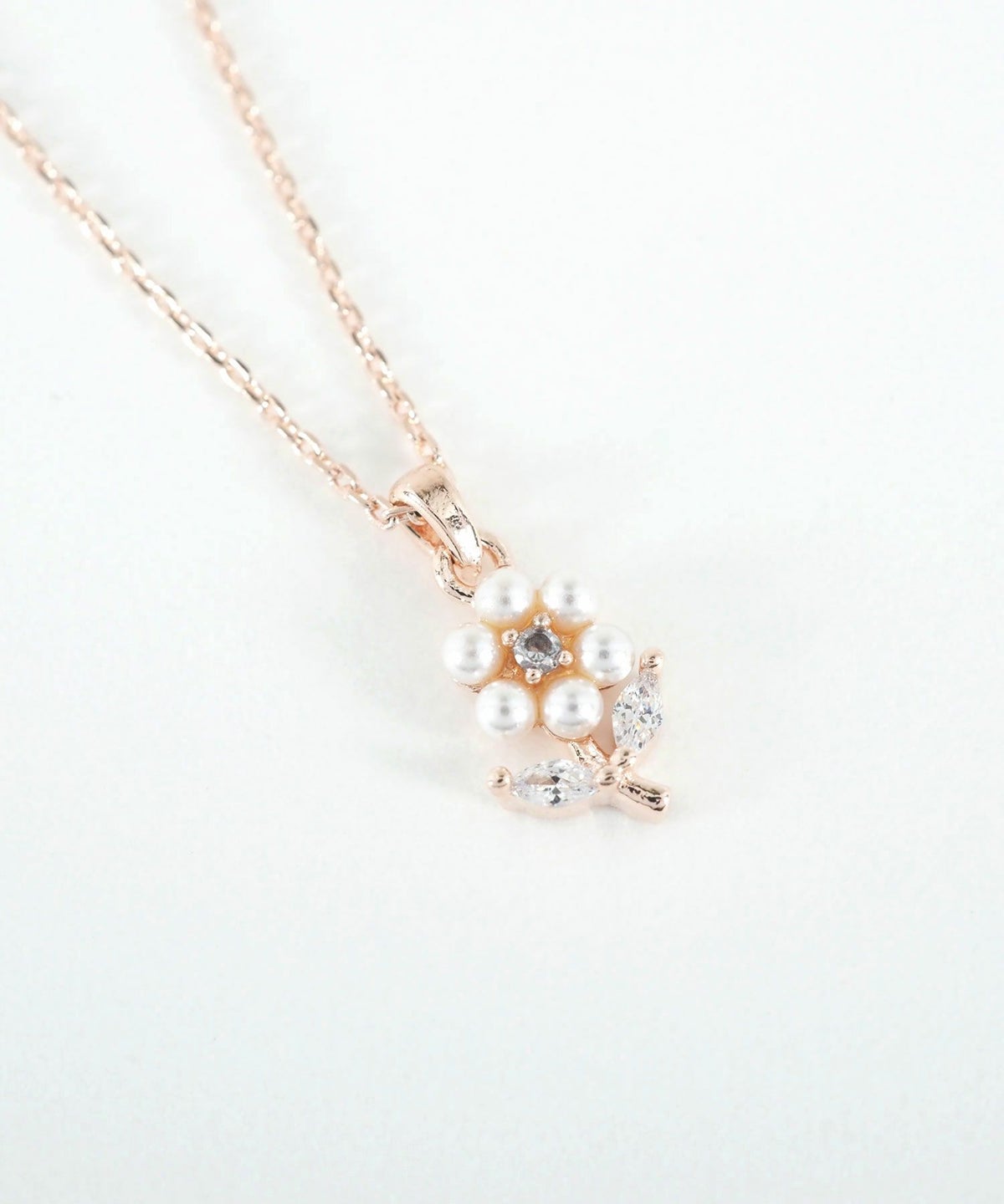 パールフルールネックレス