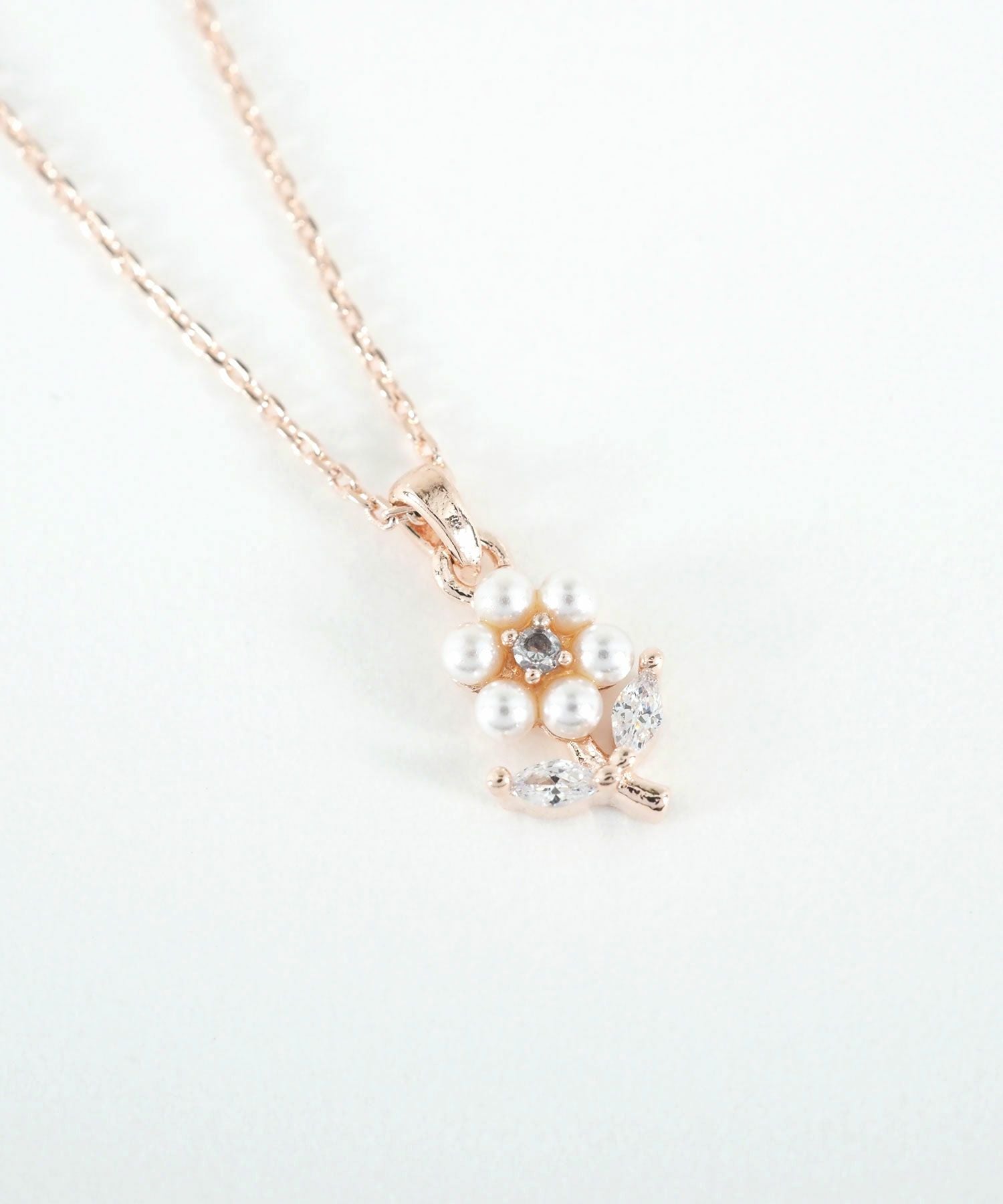 パールフルールネックレス