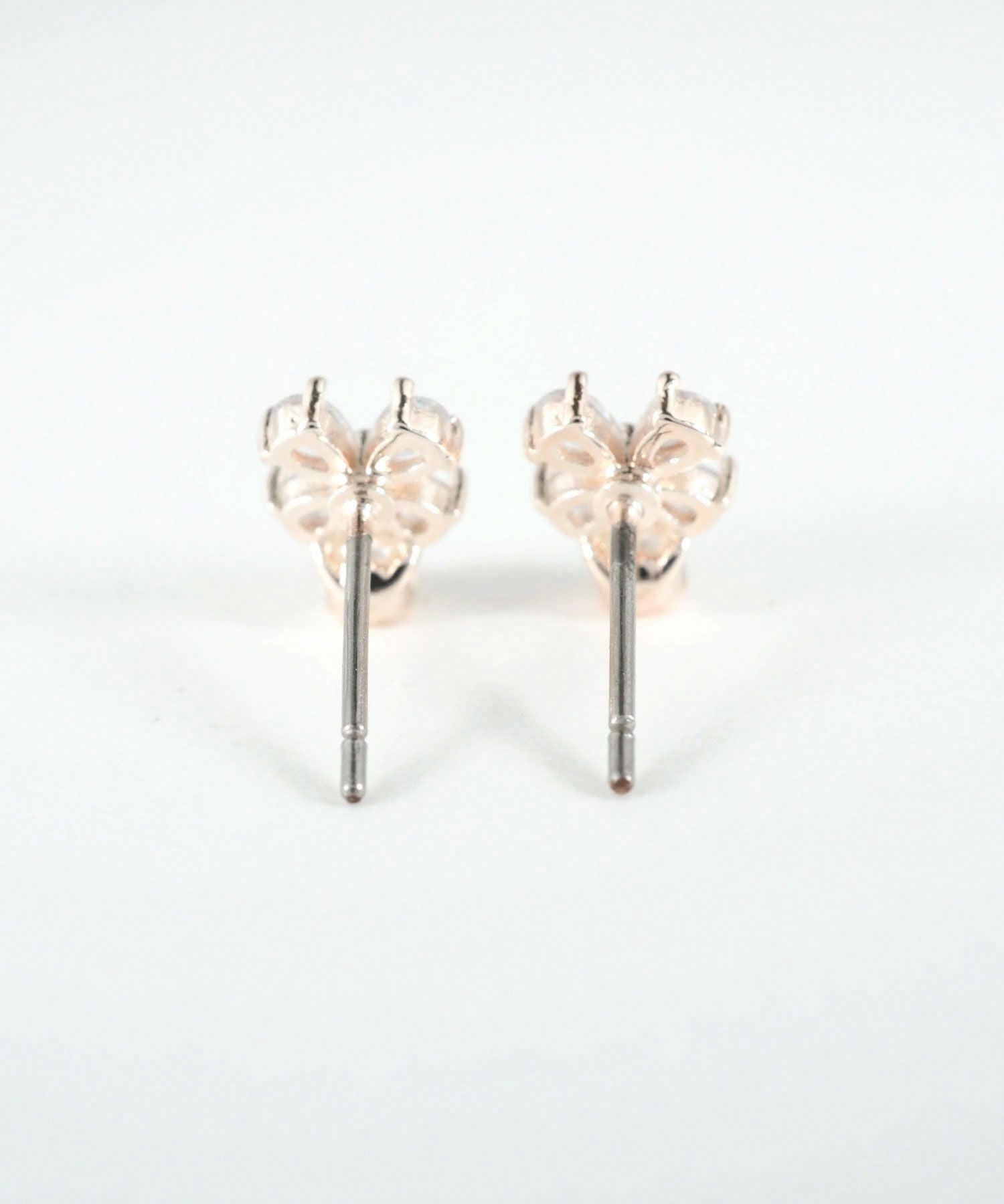 キュービッククローバーパールチタンポストピアス