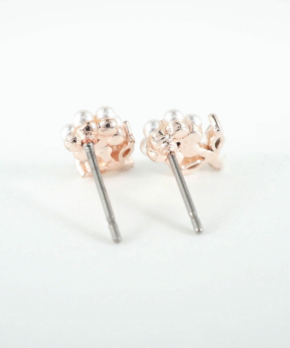 パールフルールチタンポストピアス