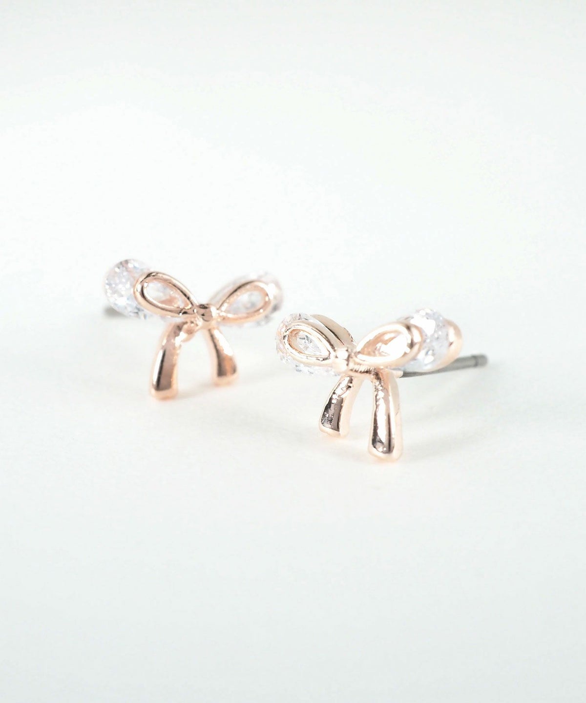 キュービックメタリックリボンチタンポストピアス