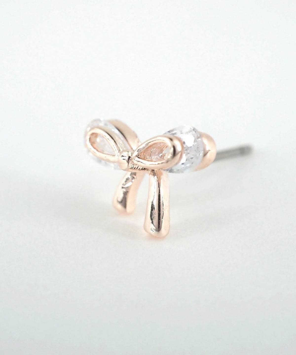 キュービックメタリックリボンチタンポストピアス