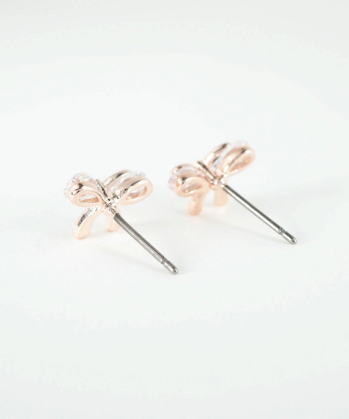 キュービックメタリックリボンチタンポストピアス