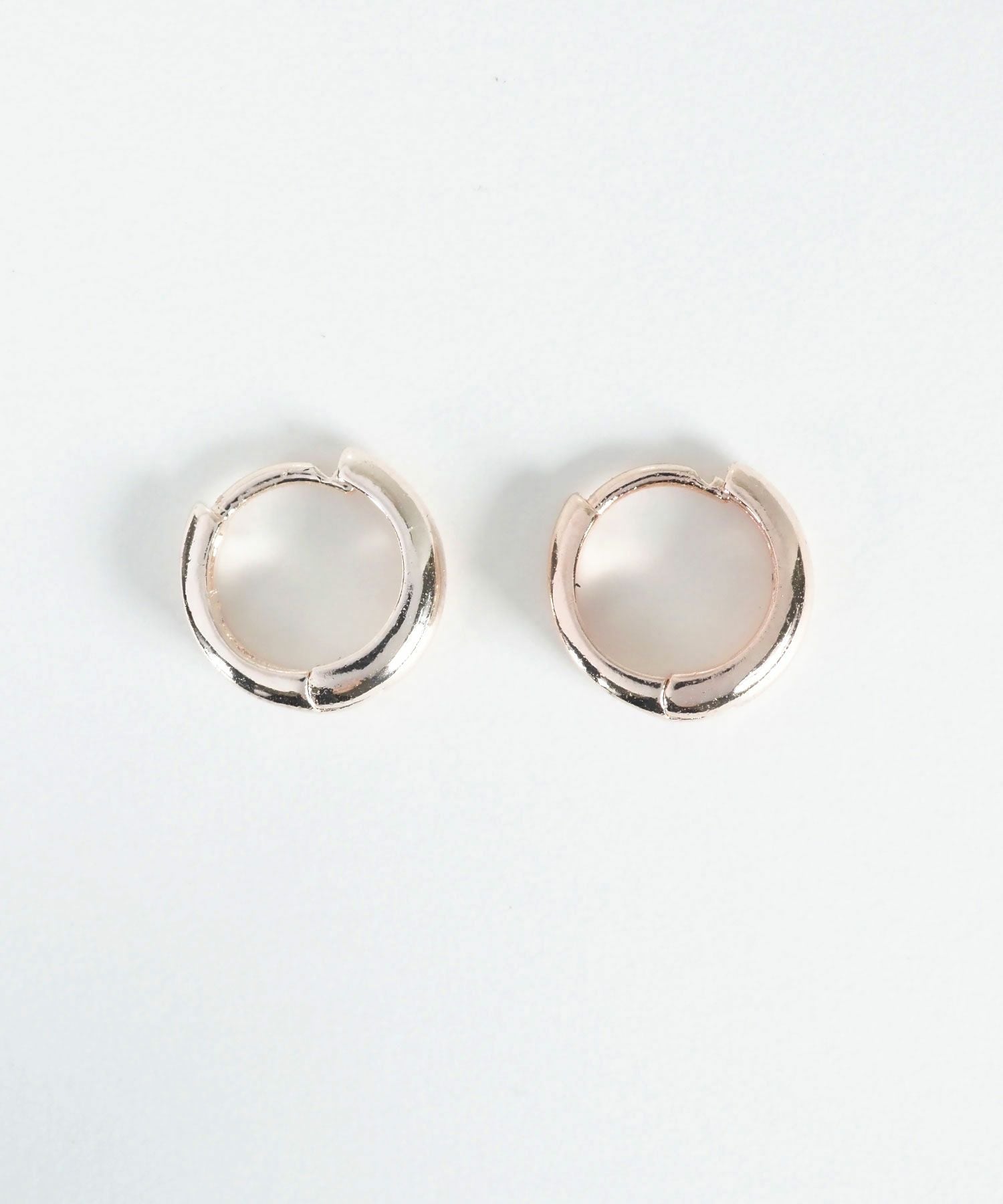 ホワイトラインワンタッチピアス