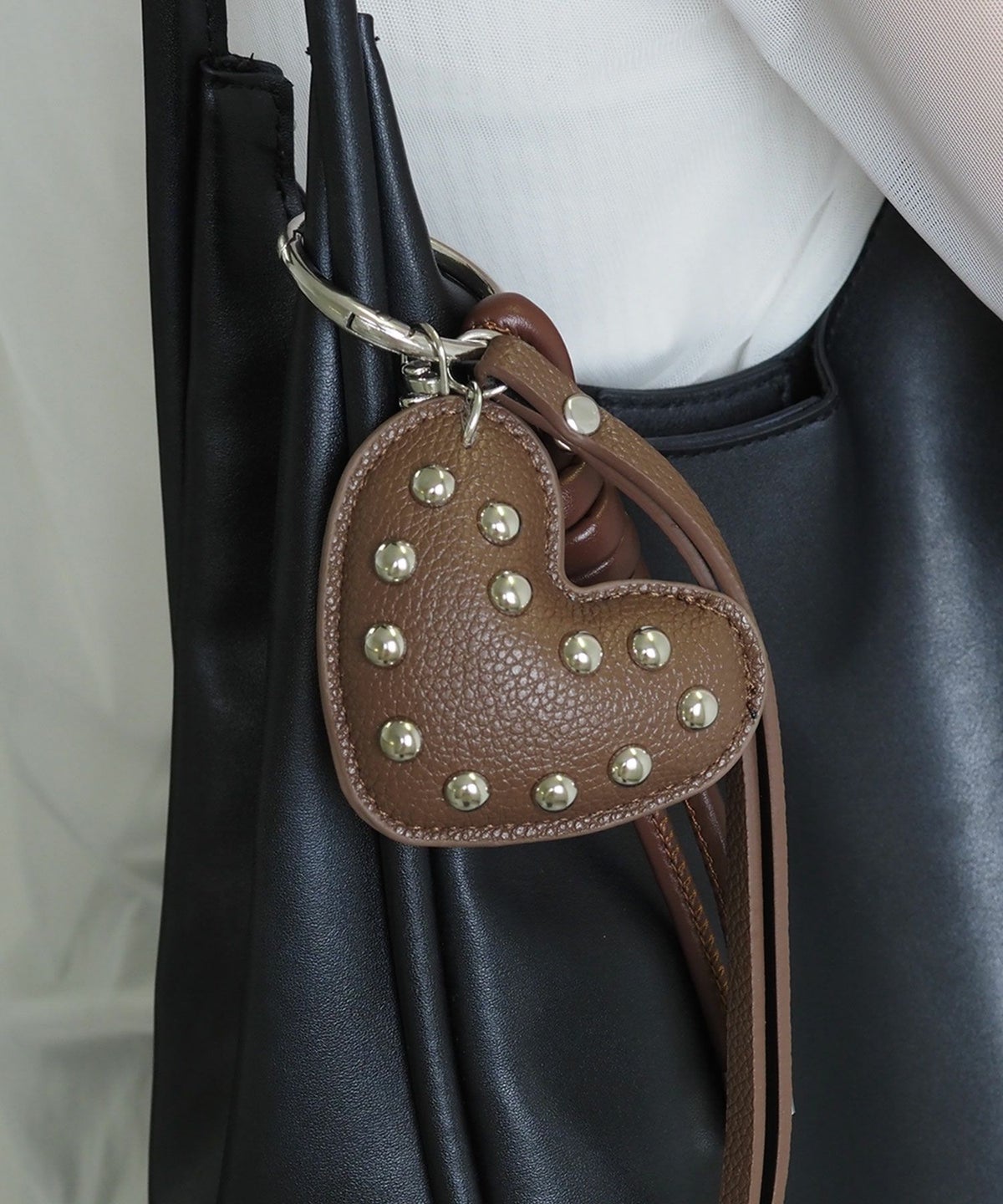 レザーハートメタルスタッズキーチャーム