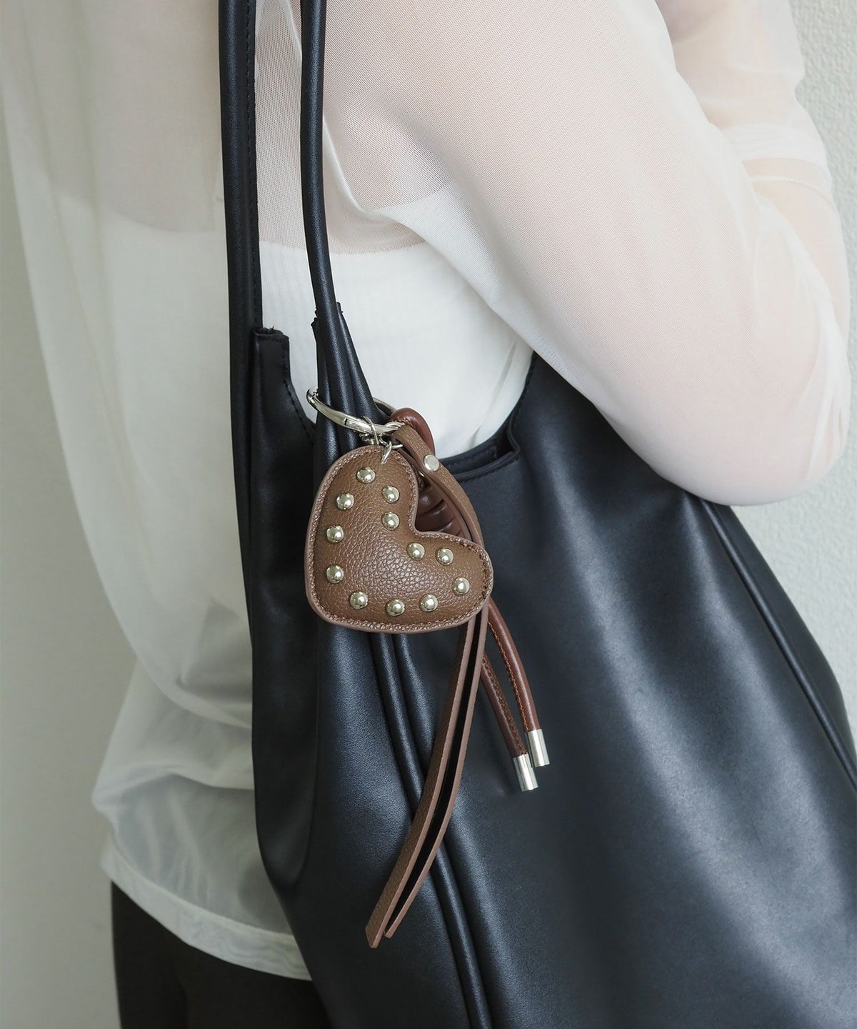 レザーハートメタルスタッズキーチャーム