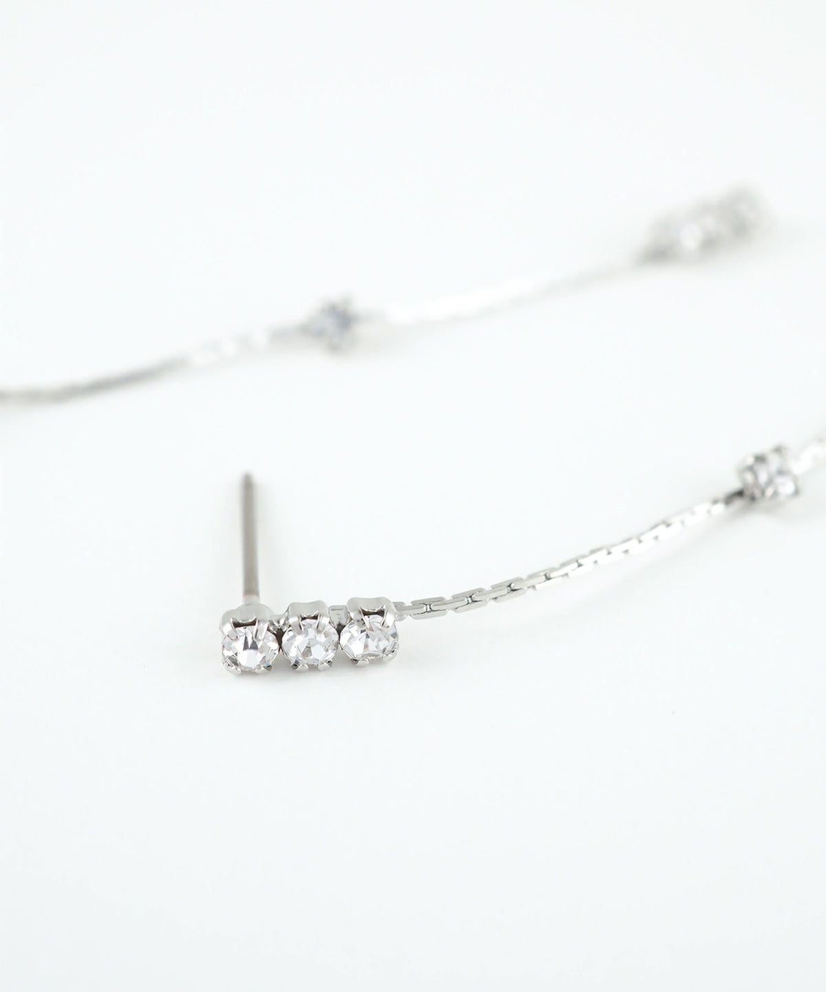 トリプルストーンラインピュアチタンポストピアス【ISS】