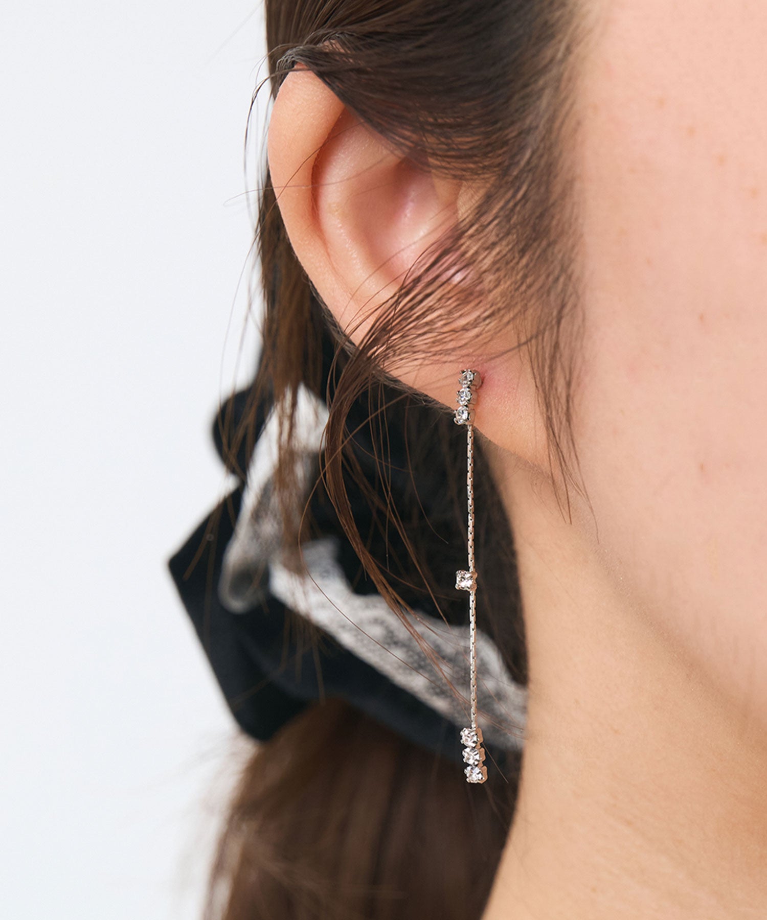 トリプルストーンラインピュアチタンポストピアス【ISS】