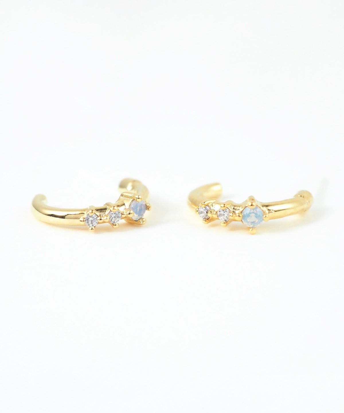 ホワイトストーンフープセラミックポストピアス