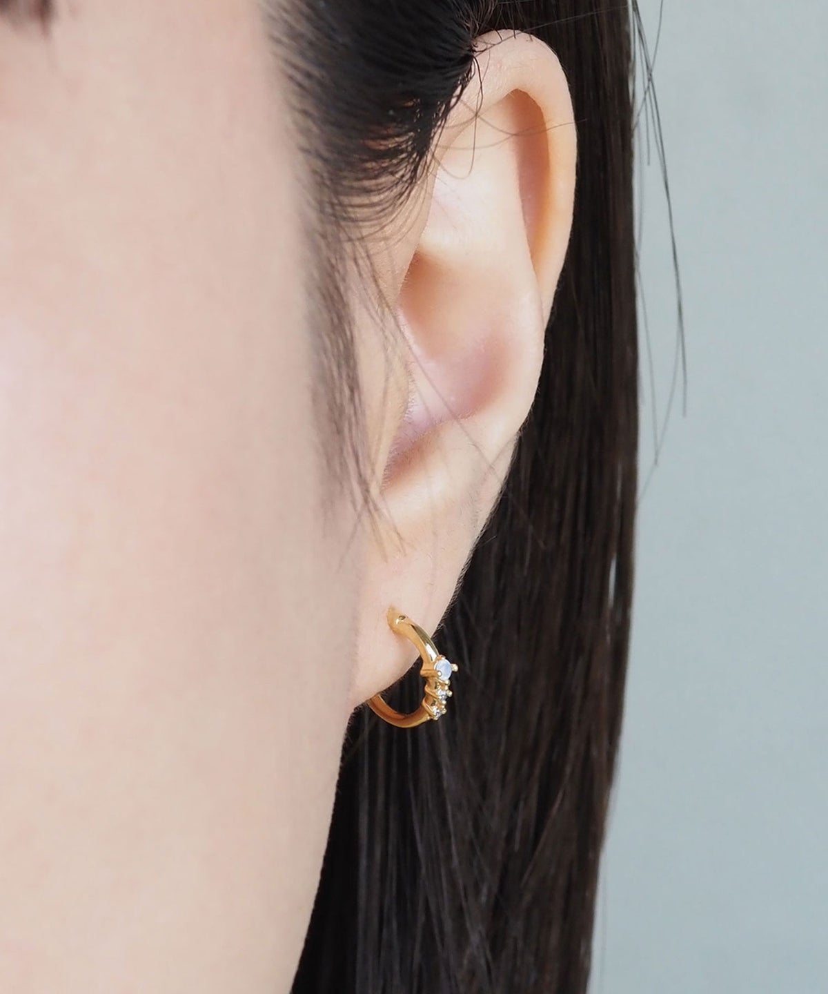 ホワイトストーンフープセラミックポストピアス