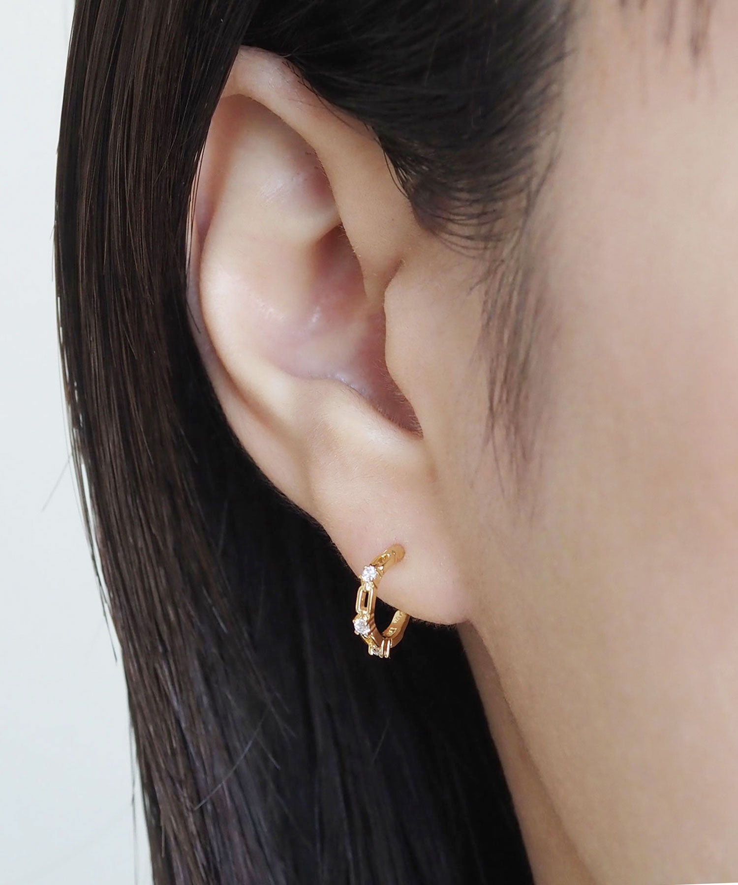 トリプルストーンフープセラミックポストピアス