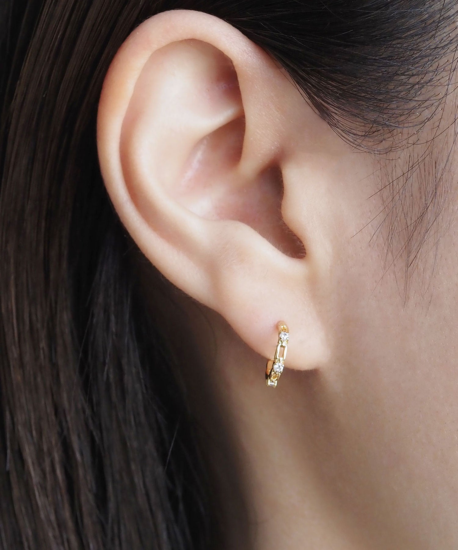 トリプルストーンフープセラミックポストピアス