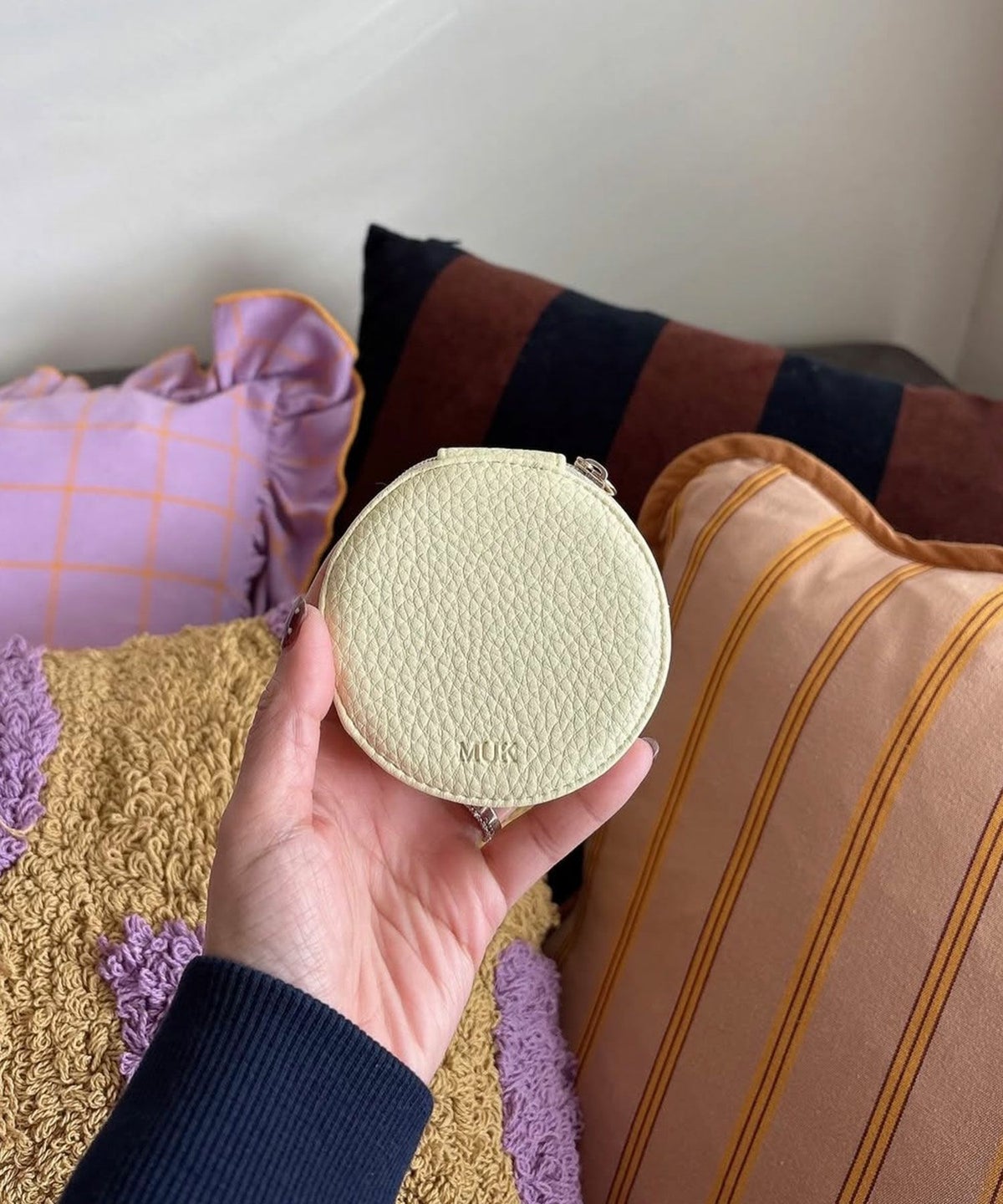 MUKアクセサリーポーチラウンド型フェイクレザータイプ