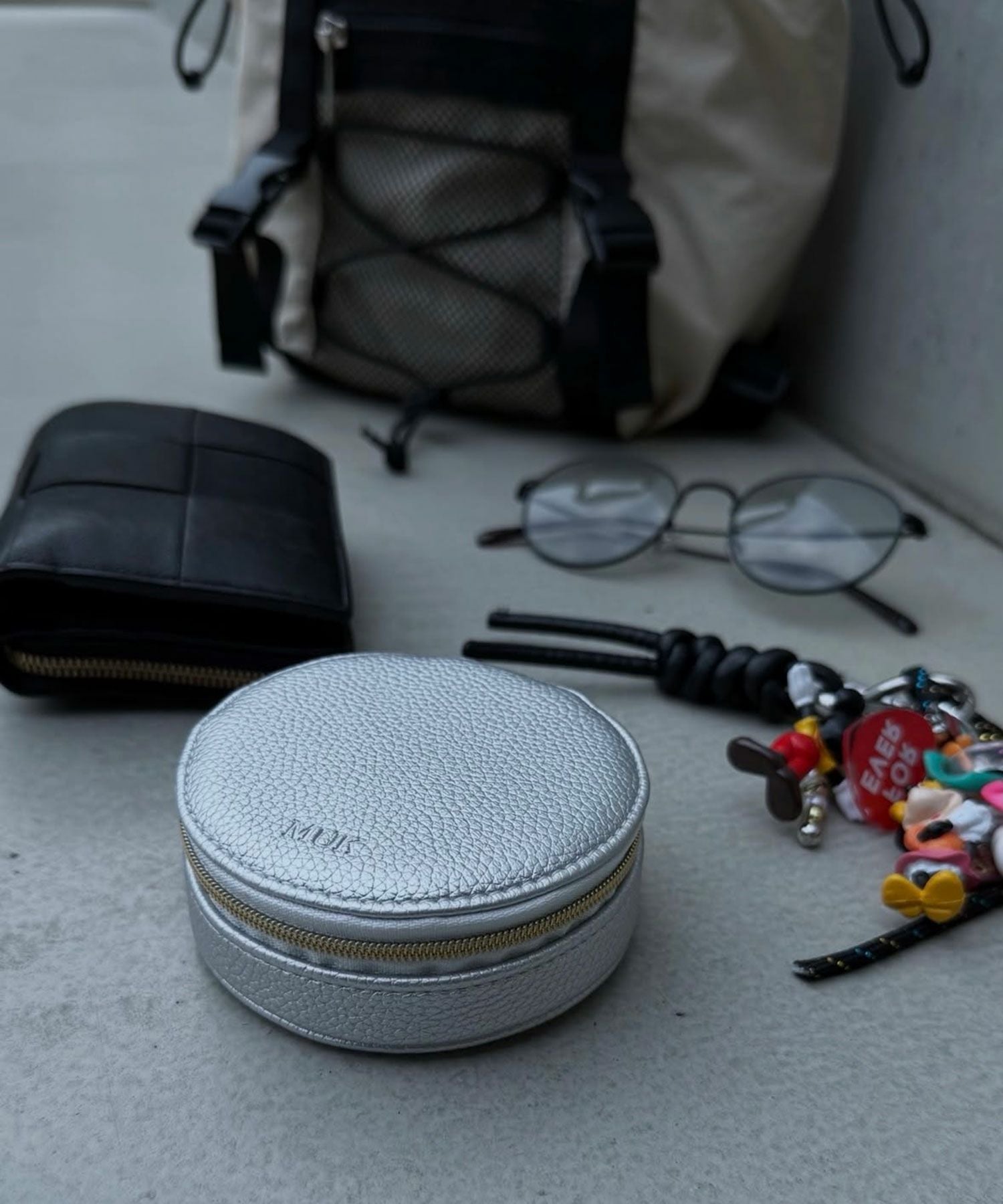 MUKアクセサリーポーチラウンド型フェイクレザータイプ