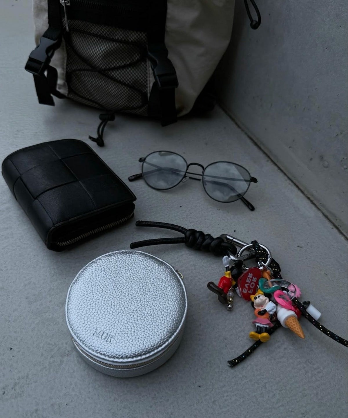 MUKアクセサリーポーチラウンド型フェイクレザータイプ