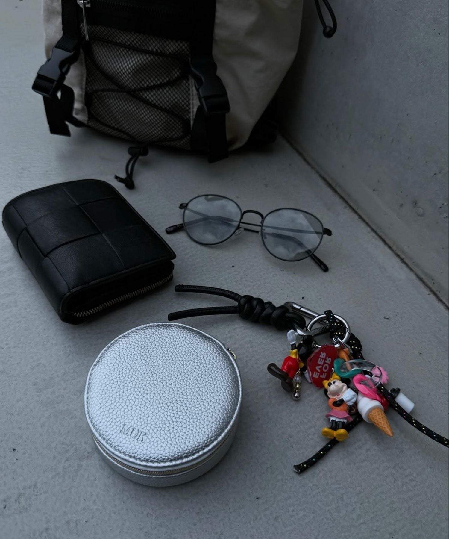 MUKアクセサリーポーチラウンド型フェイクレザータイプ