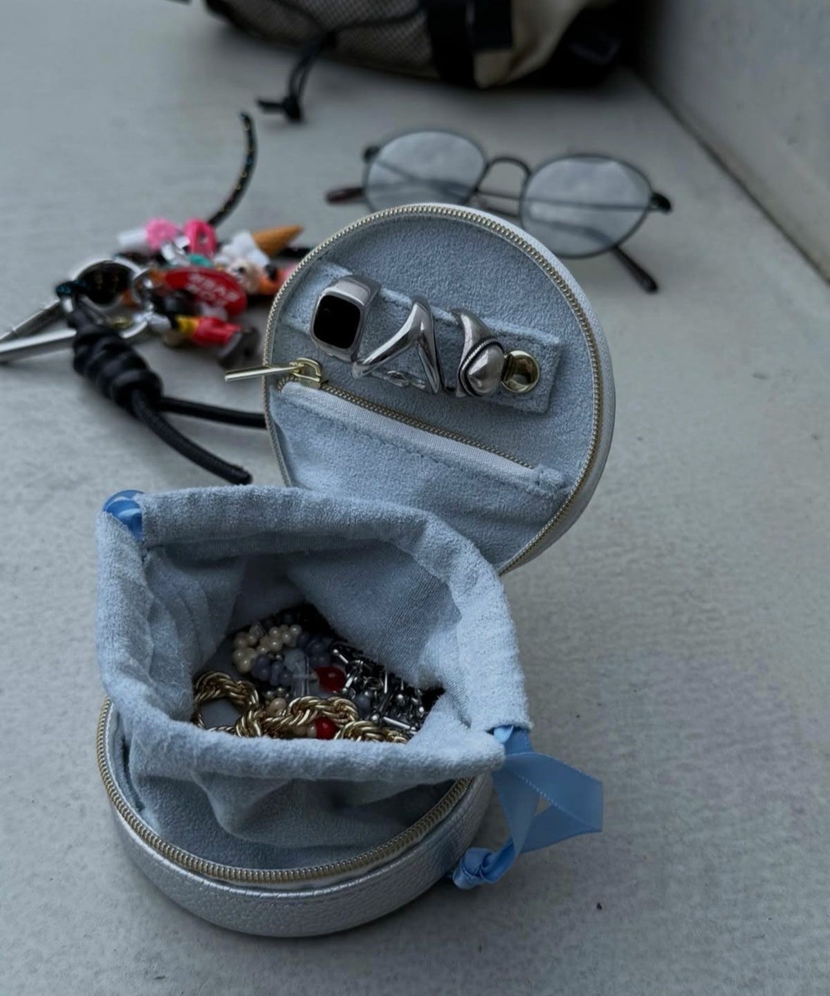 MUKアクセサリーポーチラウンド型フェイクレザータイプ