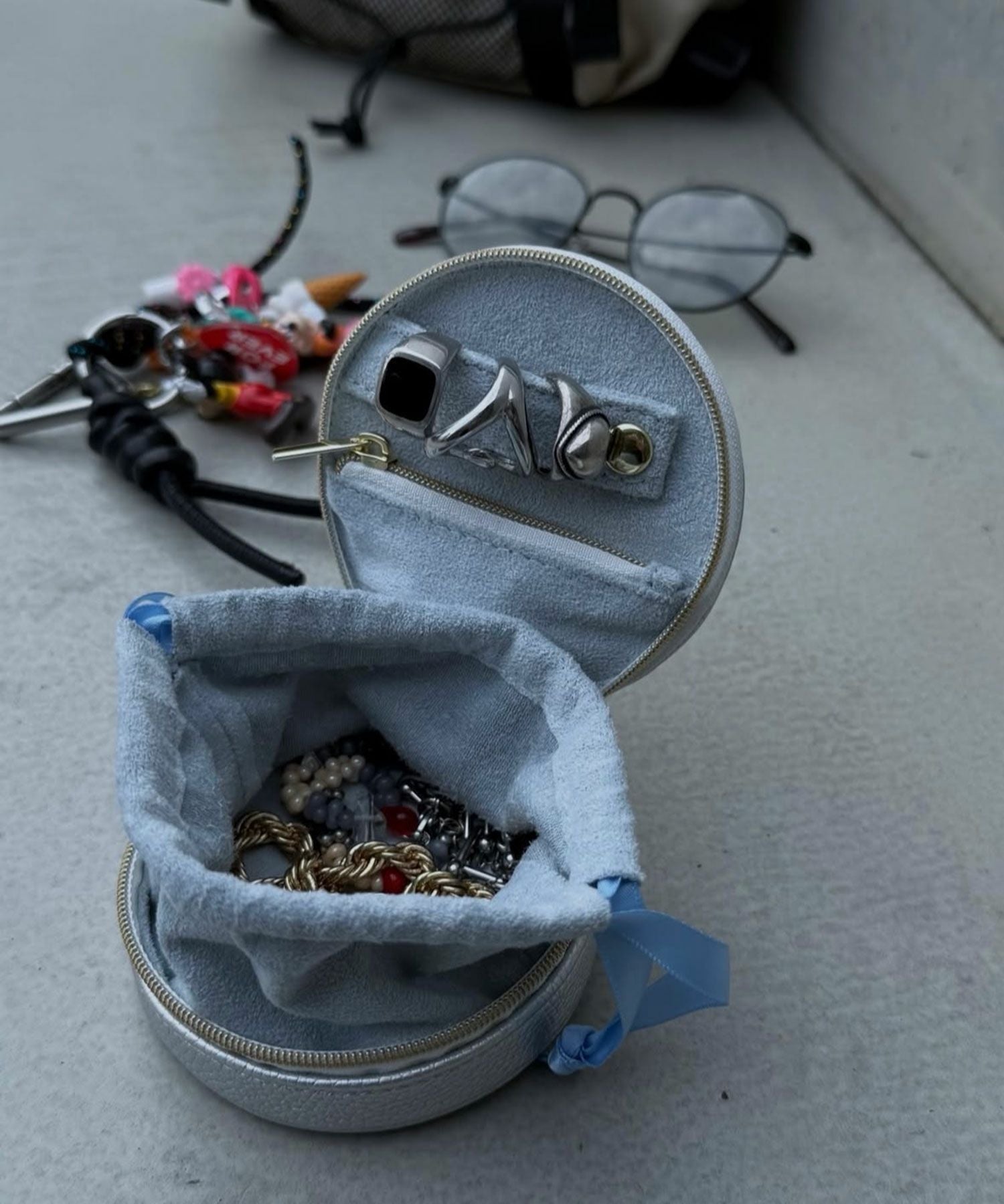 MUKアクセサリーポーチラウンド型フェイクレザータイプ