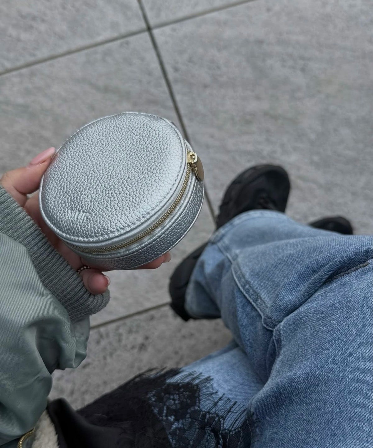 MUKアクセサリーポーチラウンド型フェイクレザータイプ