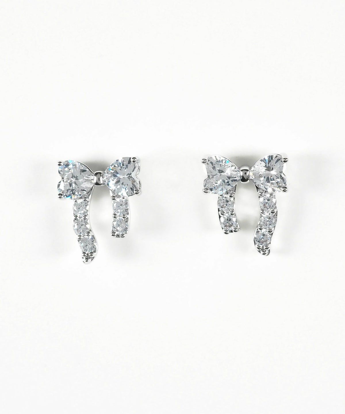 キュービックアシメリボンチタンポストピアス【Dahlia】