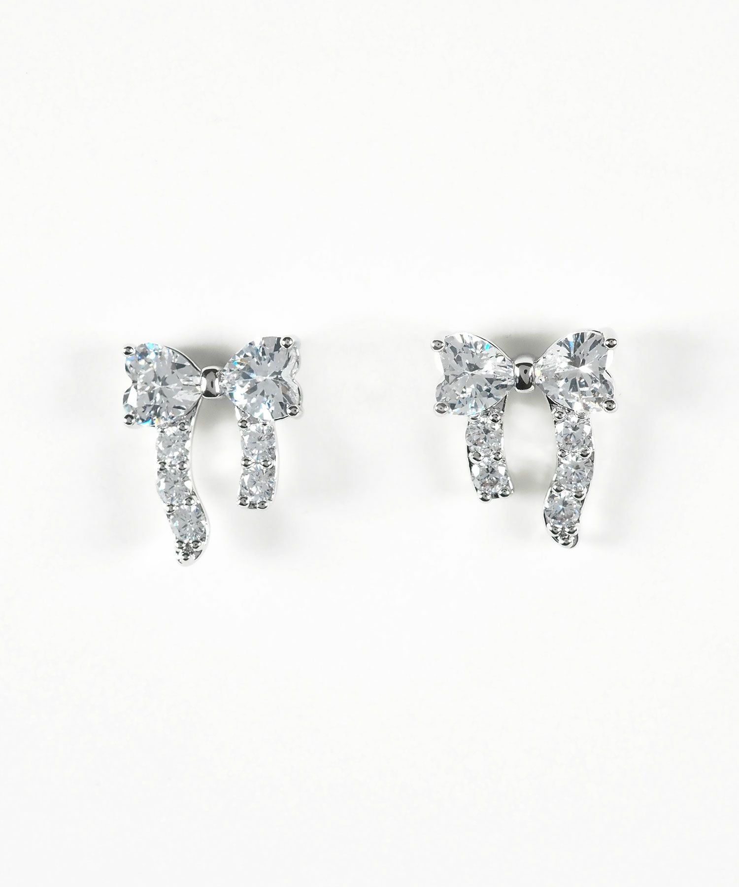 キュービックアシメリボンチタンポストピアス【Dahlia】