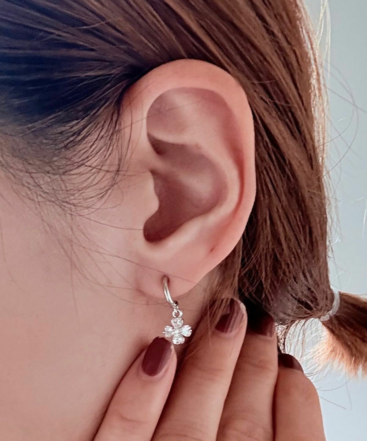 キュービッククローバーフープチタンポストピアス【Dahlia】