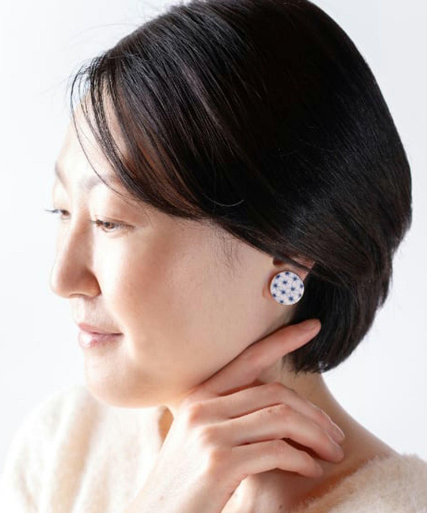 美濃焼タイル手描きの丸いタイルイヤリング【七窯社】