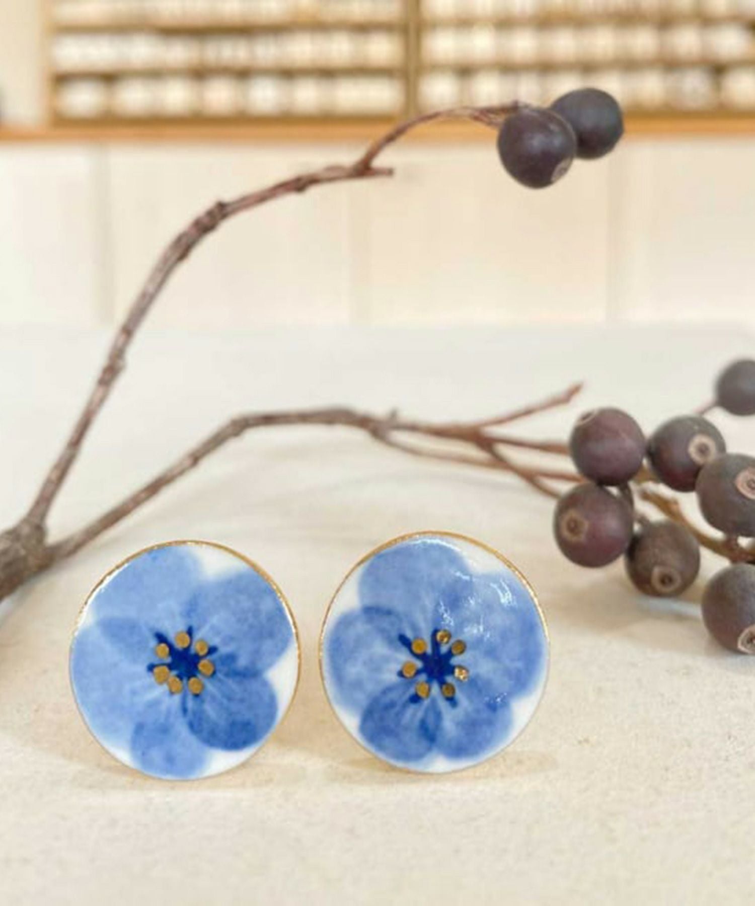 美濃焼タイル手描きの丸いタイルイヤリング