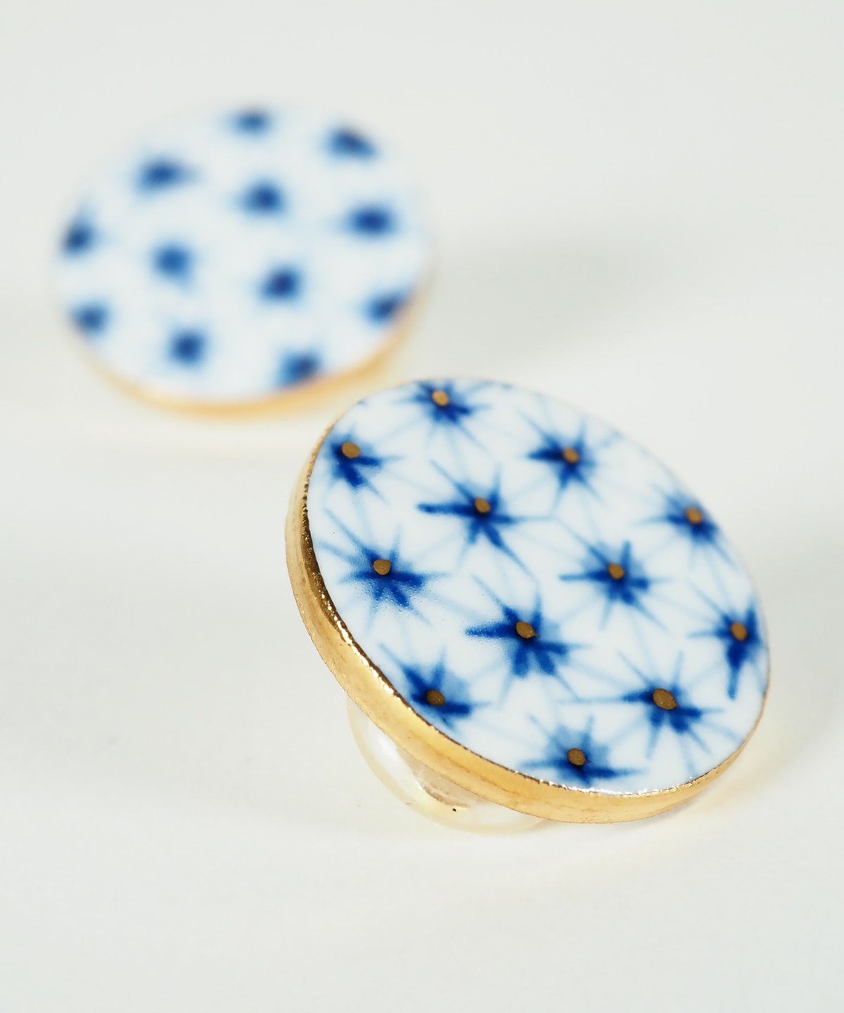 美濃焼タイル手描きの丸いタイルイヤリング