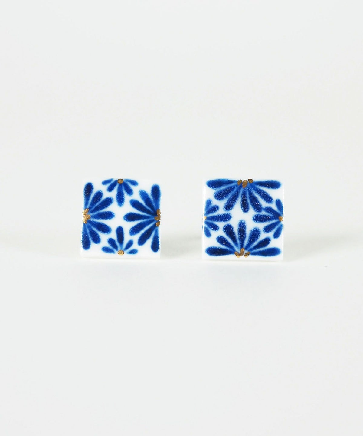 美濃焼タイル手描きの小さなタイルピアス