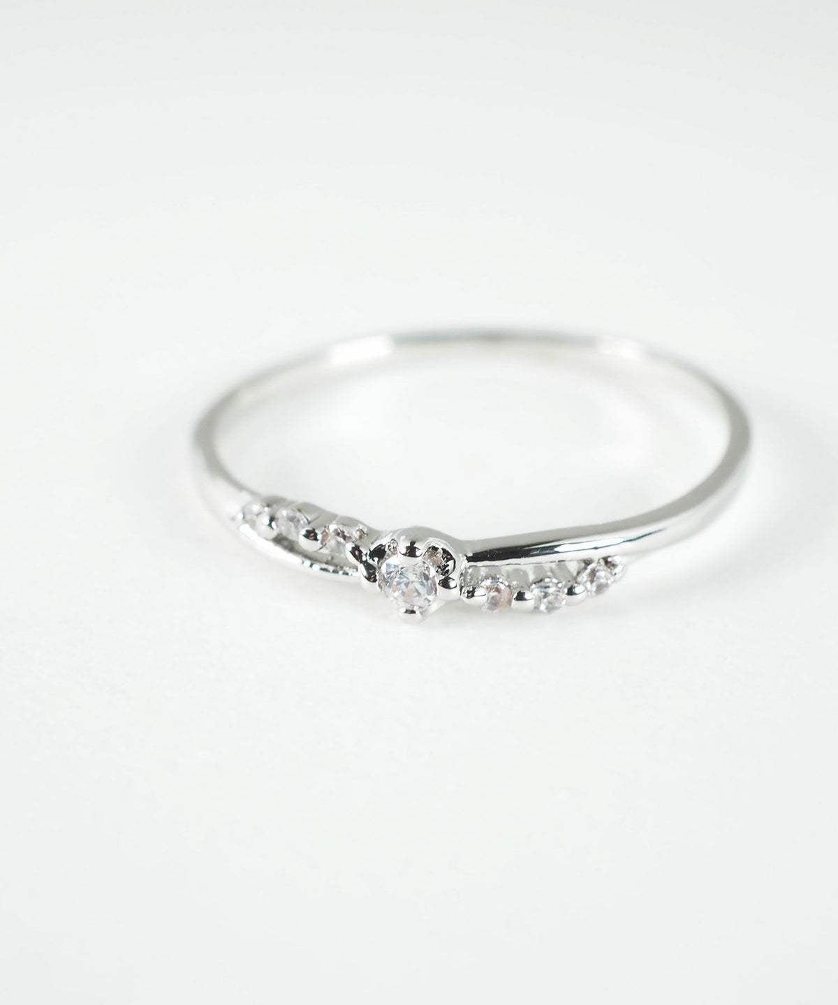 センターストーンクロスリング